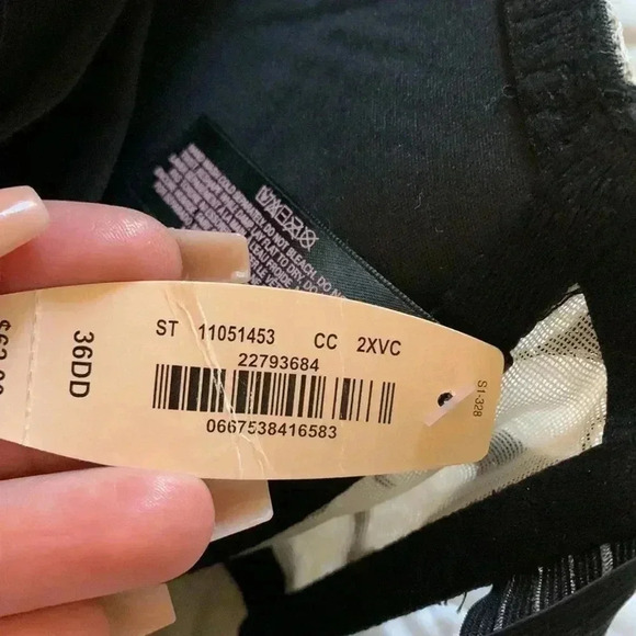 Victoria’s Secret - Picture 4 of 4